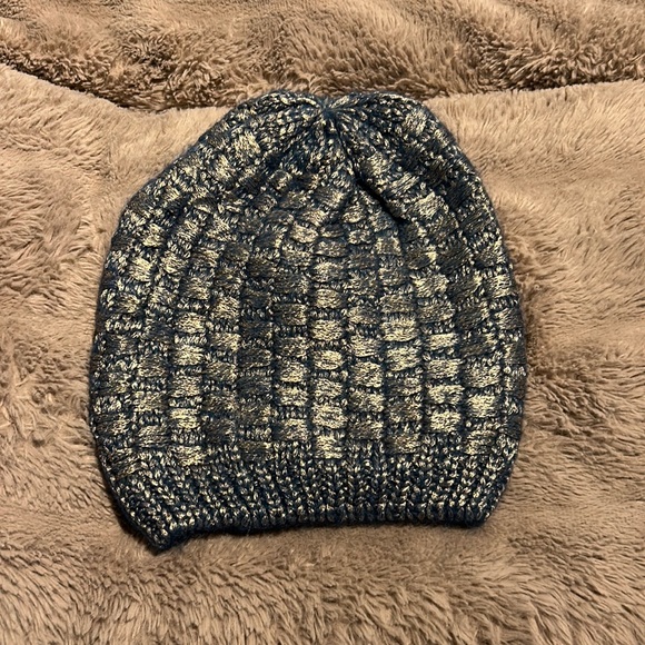 NWOT Qcillo & C Beanie - Picture 1 of 2